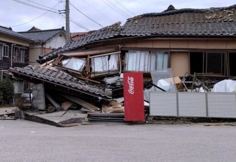 Močan Potres na Japonskem: Prebivalci Evakuirajo Obalna Območja