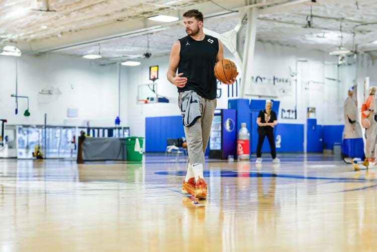 Luka Dončić deli čustven trenutek: Prikupna fotografija s hčerko